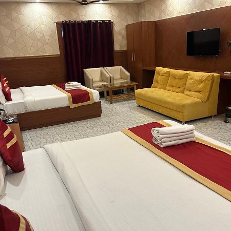 Royal Heritage Hotel & Resort Ayodhya Eksteriør billede