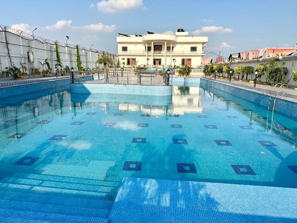 Royal Heritage Hotel & Resort Ayodhya Eksteriør billede